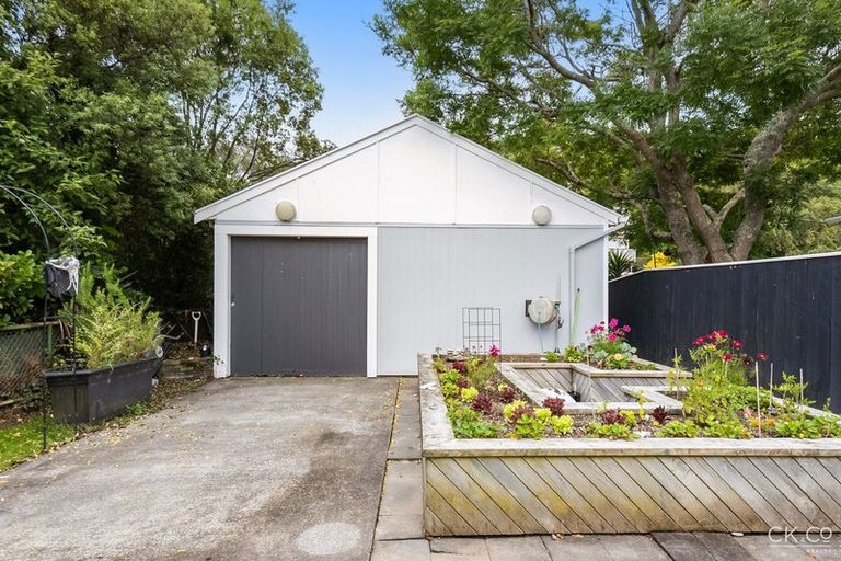 Photo of property in 6 Glen Road, Stokes Valley, Lower Hutt, 5019