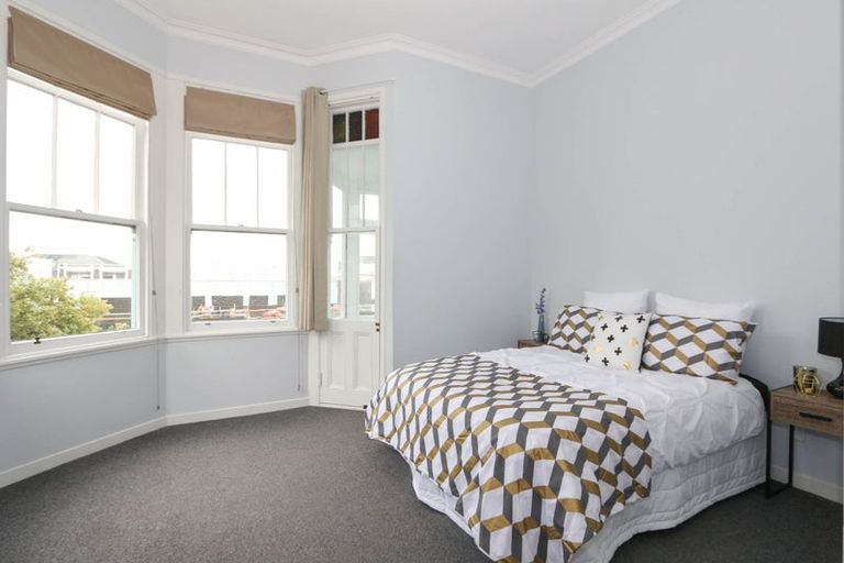 Photo of property in 70 Kelburn Parade, Kelburn, Wellington, 6012