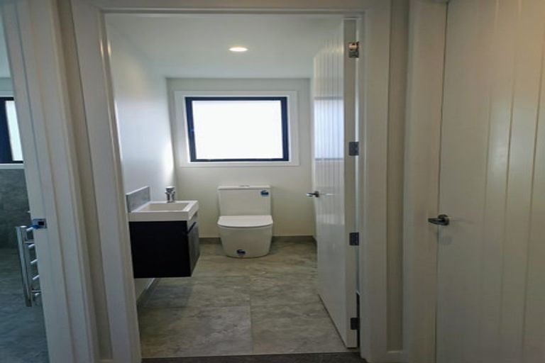 Photo of property in 77 Stratford Drive, Cable Bay, 0420