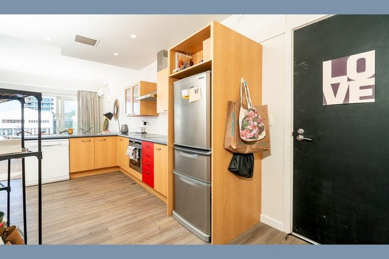 Photo of property in De Vere Apartments, 10/23 Tennyson Street, Te Aro, Wellington, 6011