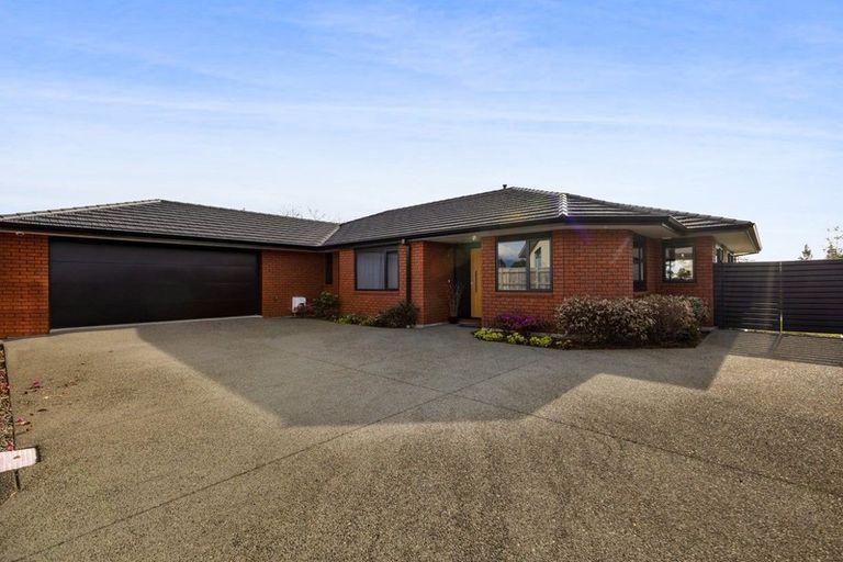 Photo of property in 8 Greenridge Lane, Merrilands, New Plymouth, 4312