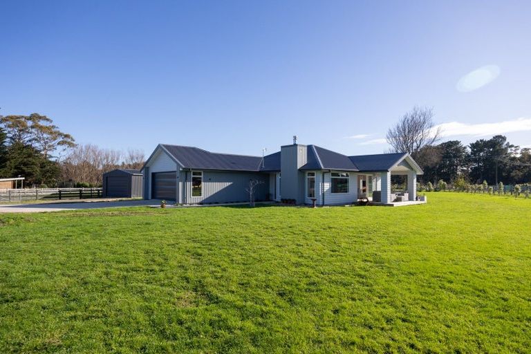 Photo of property in 1 Ashgrove Lane, Ashhurst, Palmerston North, 4470