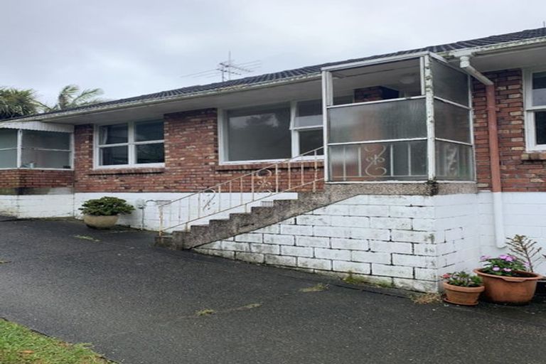 Photo of property in 2/6 Catalina Crescent, Forrest Hill, Auckland, 0620