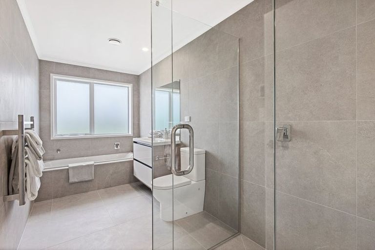 Photo of property in 35 Hayfield Way, Karaka, Papakura, 2113