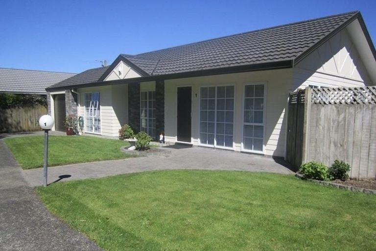 Photo of property in 1/169 Whites Line East, Waiwhetu, Lower Hutt, 5010