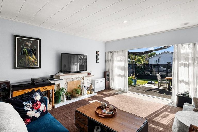 Photo of property in 15 Barrett Street, Westown, New Plymouth, 4310