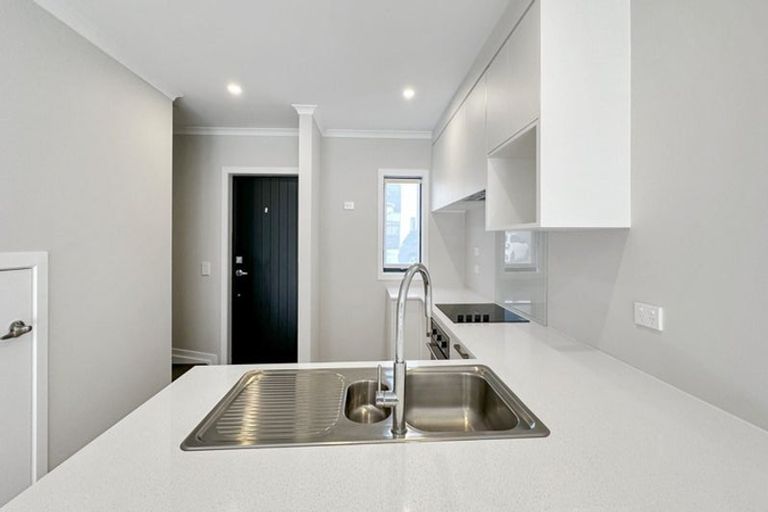 Photo of property in 2/125b Metcalfe Road, Ranui, Auckland, 0612