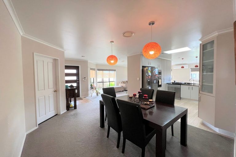 Photo of property in 2 Tir Conaill Avenue, Flat Bush, Auckland, 2019