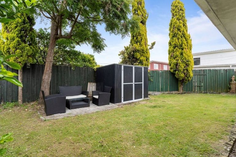 Photo of property in 2/7 Frank Evans Place, Henderson, Auckland, 0610
