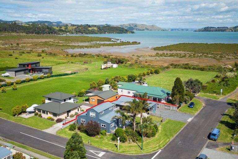 Photo of property in 2 Koromiko Drive, Coromandel, 3506