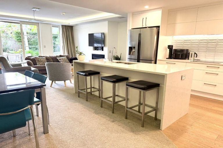 Photo of property in The Georgian, 2/8 Sidmouth Street, Mairangi Bay, Auckland, 0630