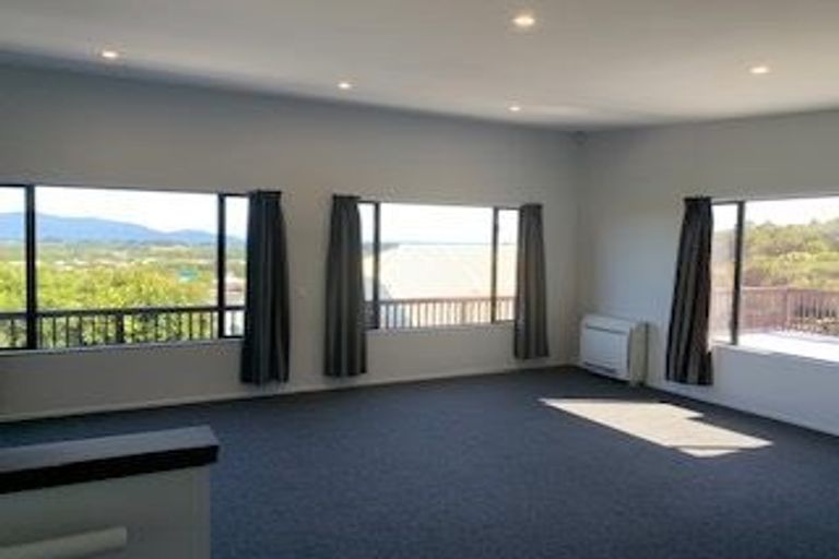 Photo of property in 45b Kakariki Grove, Waikanae, 5036