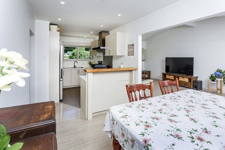 Photo of property in 1/3 Glenvar Road, Torbay, Auckland, 0630