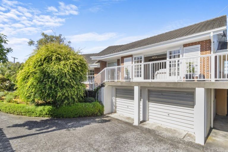Photo of property in 39 Hillcrest Road, Hillcrest, Hamilton, 3216