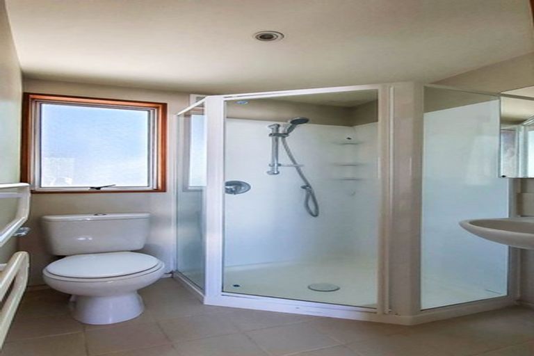 Photo of property in 17a Brockworth Place, Riccarton, Christchurch, 8011