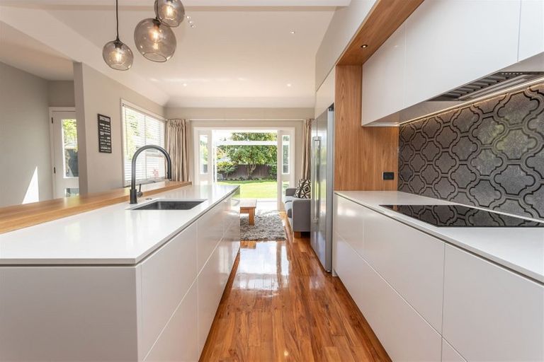 Photo of property in 16 Elmwood Road, Strowan, Christchurch, 8052