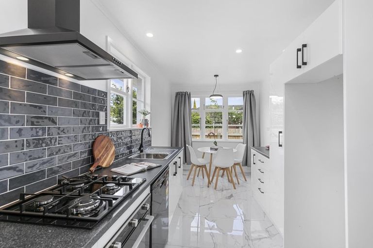 Photo of property in 214 Cambridge Terrace, Naenae, Lower Hutt, 5011