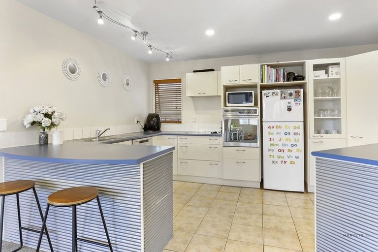Photo of property in 14 Berkshire Terrace, Massey, Auckland, 0614