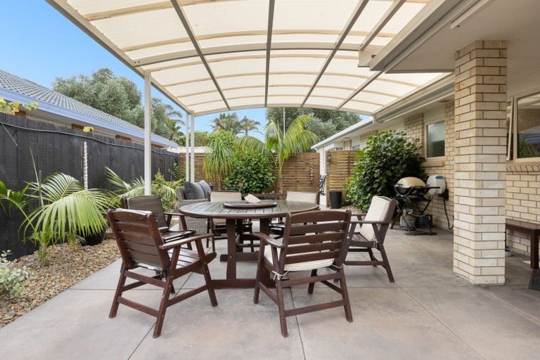 Photo of property in 10 Larisa Grove, Papamoa Beach, Papamoa, 3118