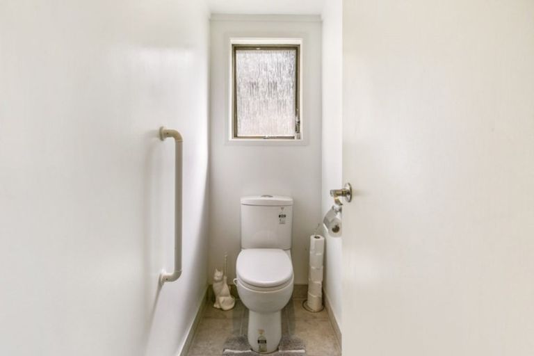 Photo of property in 20 Sandiacre Way, Browns Bay, Auckland, 0630