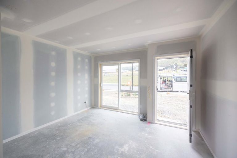 Photo of property in 2 Tarapuka Road, Kenepuru, Porirua, 5022