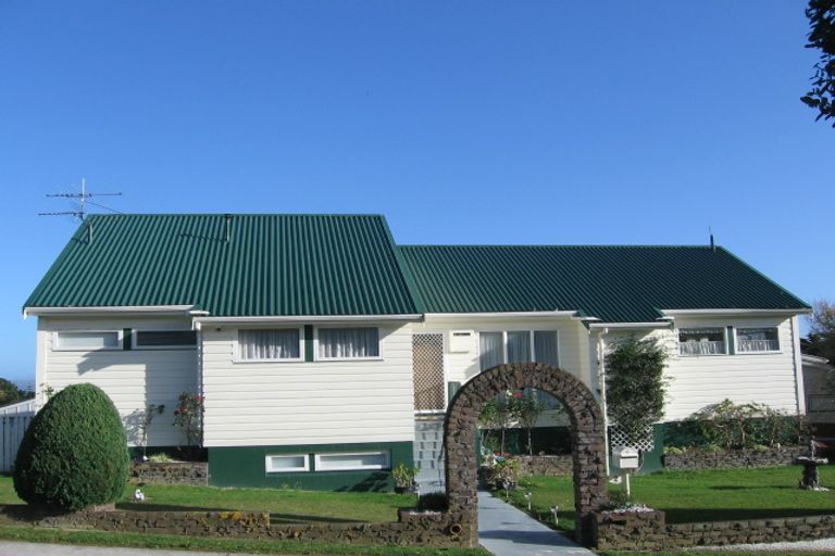 Photo of property in 2 Arapawa Place, Plimmerton, Porirua, 5026