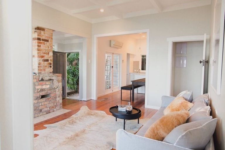 Photo of property in 112 Queen Street, Northcote Point, Auckland, 0627