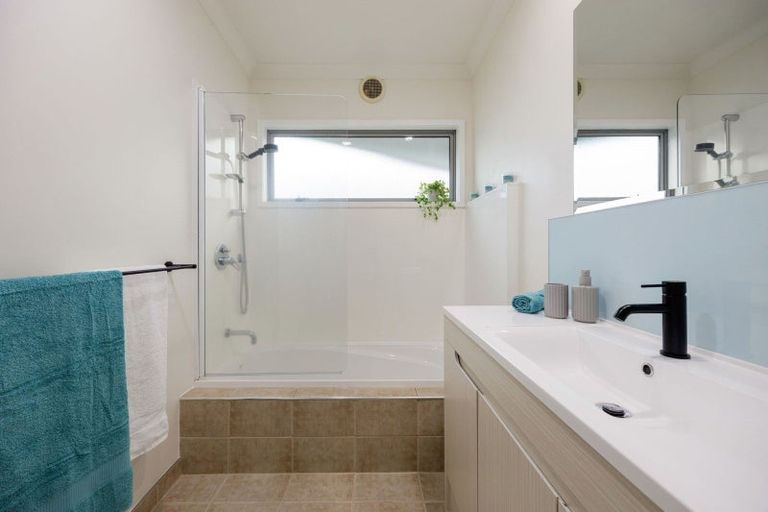 Photo of property in 27a Kenney Crescent, Fairfield, Hamilton, 3214