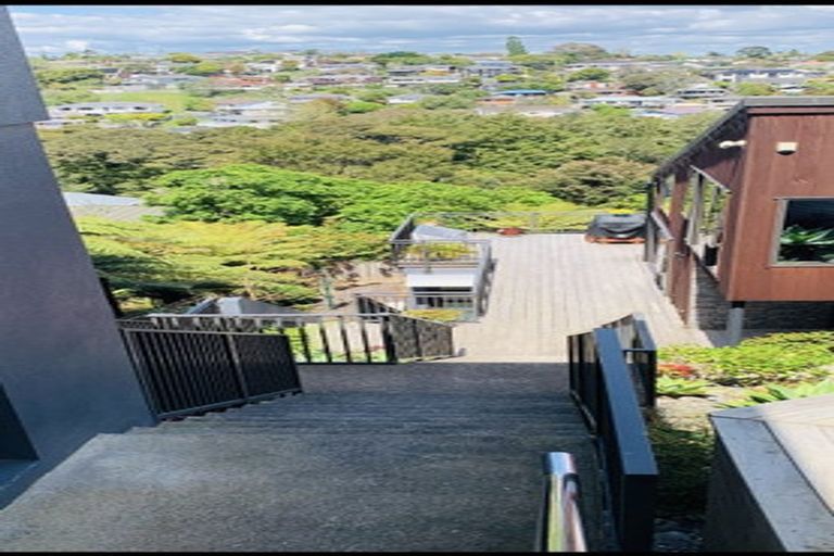 Photo of property in 44a Glen Vista Place, Bayview, Auckland, 0629