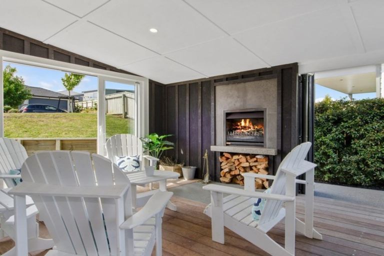 Photo of property in 47 Laly Haddon Place, Matakana, Warkworth, 0985