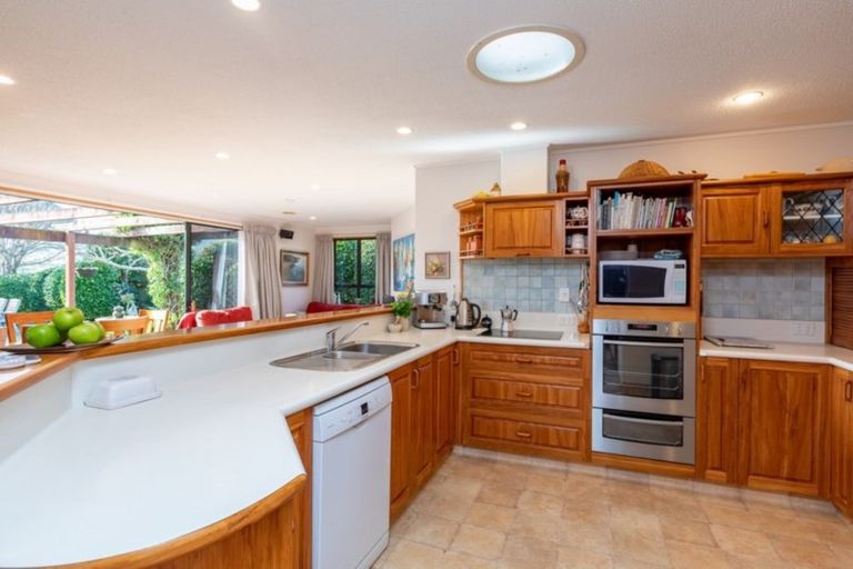 Photo of property in 16 Runanga Grove, Waikanae, 5036