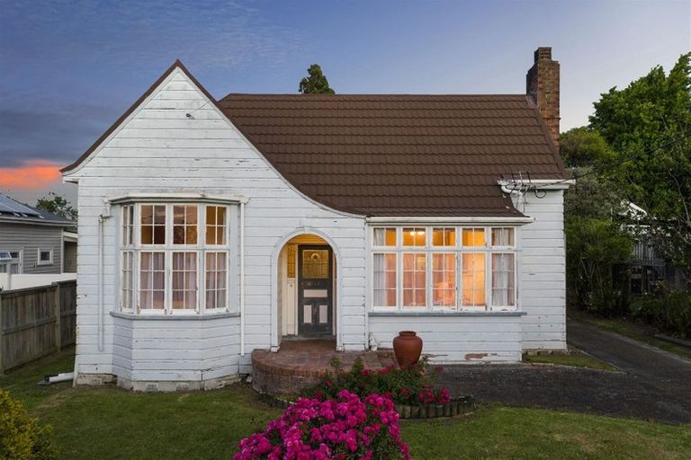 Photo of property in 11 Rugby Road, Birkenhead, Auckland, 0626