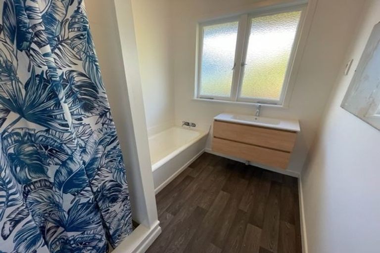 Photo of property in 21 Kereru Street, Henderson, Auckland, 0612