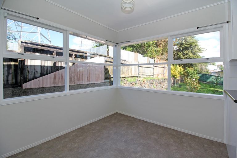 Photo of property in 34 Beaubank Road, Kelston, Auckland, 0602