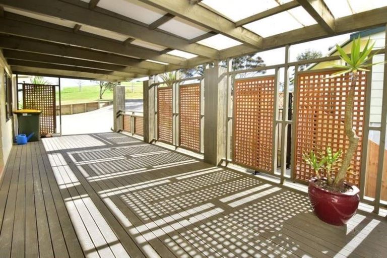 Photo of property in 15 Elizabeth Drive, West Harbour, Auckland, 0618