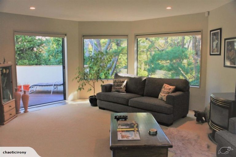 Photo of property in 17 Heathcote Place, Fitzherbert, Palmerston North, 4410