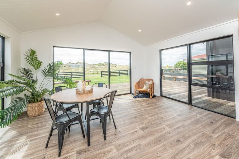 Photo of property in 16 Coleman Avenue, Waverley, 4591