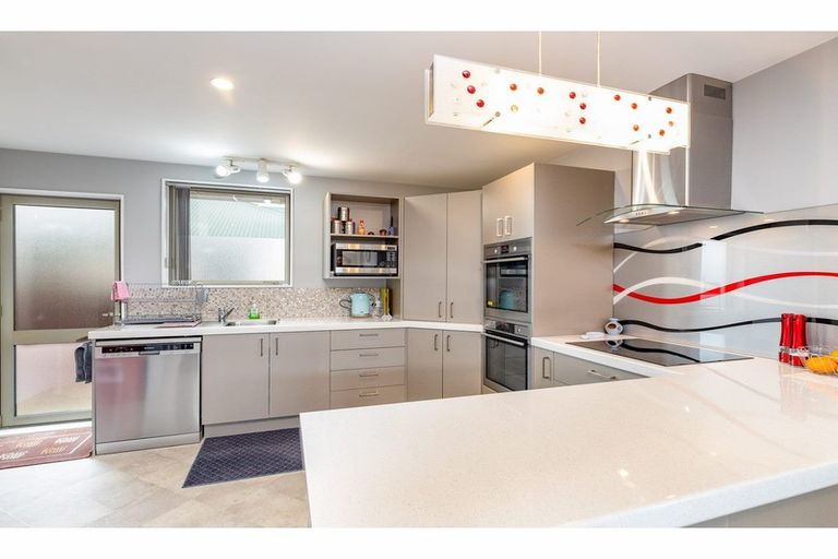 Photo of property in 6 Farnborough Street, Aranui, Christchurch, 8061