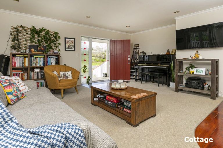 Photo of property in 76 Muriwai Road, Muriwai, 0881
