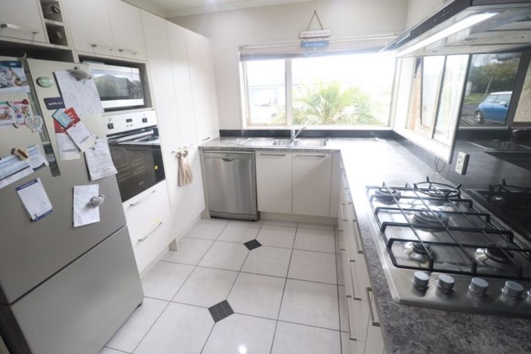 Photo of property in 15 Bonny Crescent, Massey, Auckland, 0614