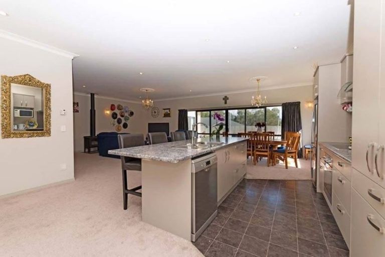 Photo of property in 65d View Road, Henderson, Auckland, 0612