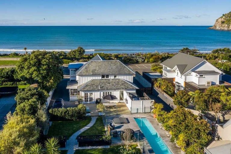 Photo of property in 100 Esplanade, Sumner, Christchurch, 8081
