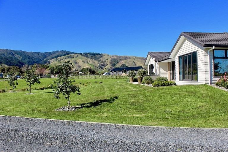 Photo of property in 38 Mountain View Drive, Manakau, Otaki, 5583