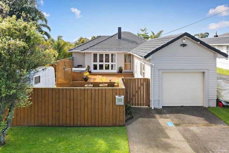 Photo of property in 1/9 Merton Avenue, Glenfield, Auckland, 0627