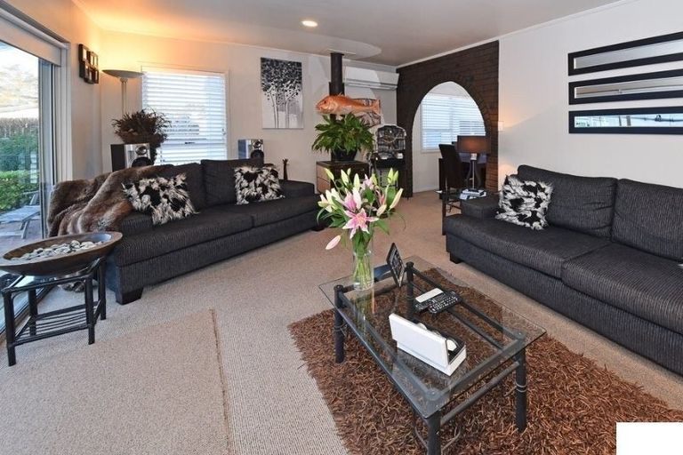 Photo of property in 6 Huber Street, Weymouth, Auckland, 2103