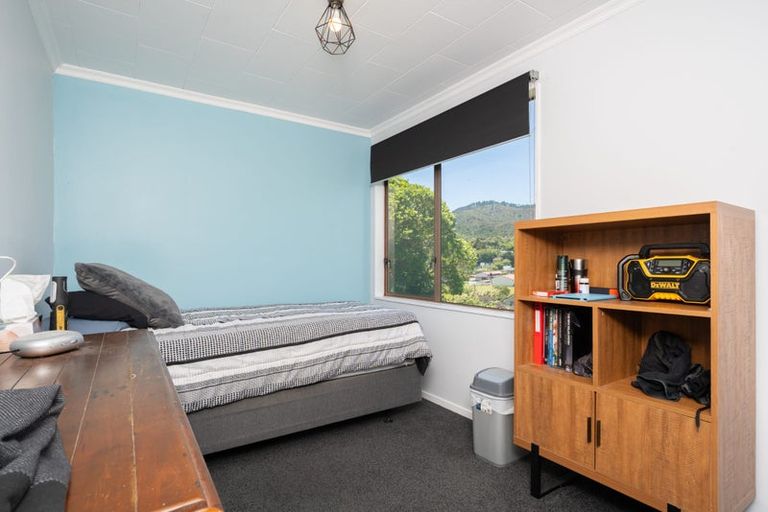 Photo of property in 11 Bogle Grove, Stokes Valley, Lower Hutt, 5019