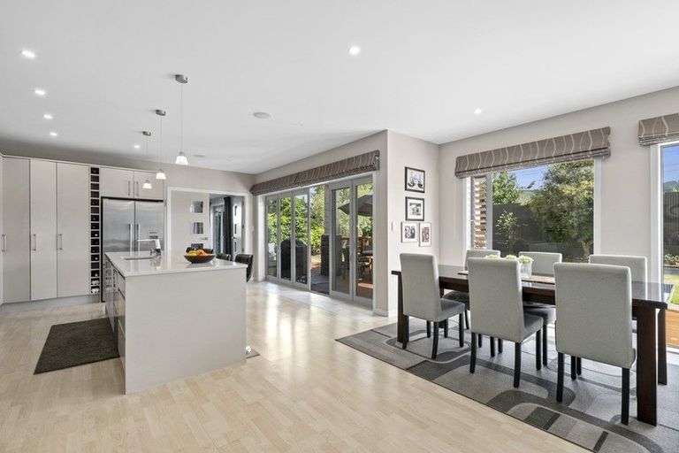 Photo of property in 42 Heretaunga Square, Silverstream, Upper Hutt, 5019