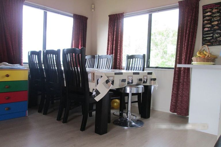 Photo of property in 2/30 Barbados Drive, Unsworth Heights, Auckland, 0632