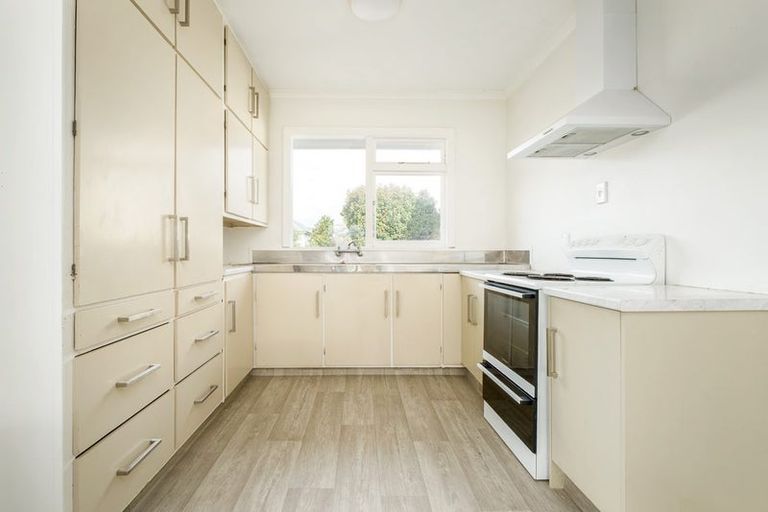 Photo of property in 117 Somerfield Street, Somerfield, Christchurch, 8024