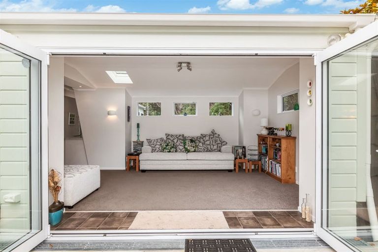 Photo of property in 5 Trevor Terrace, Paremata, Porirua, 5024